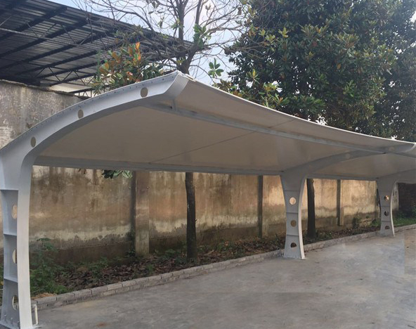 缩拉棚厂家讲讲膜布局车棚的装置注重事变