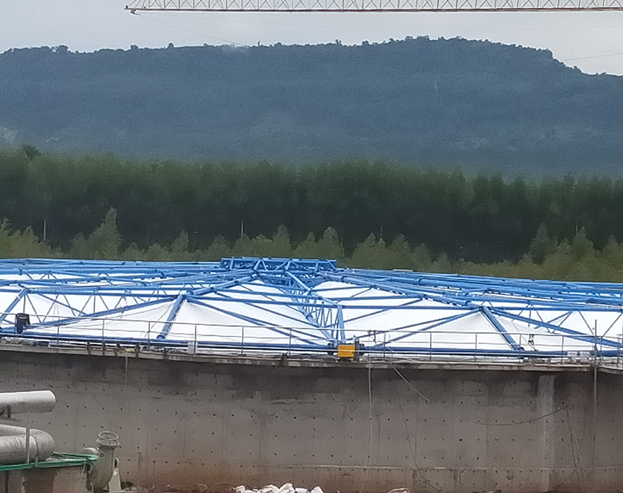 佛兰公司在老挝沙湾随动式污水池反吊膜加盖工程美满落成！