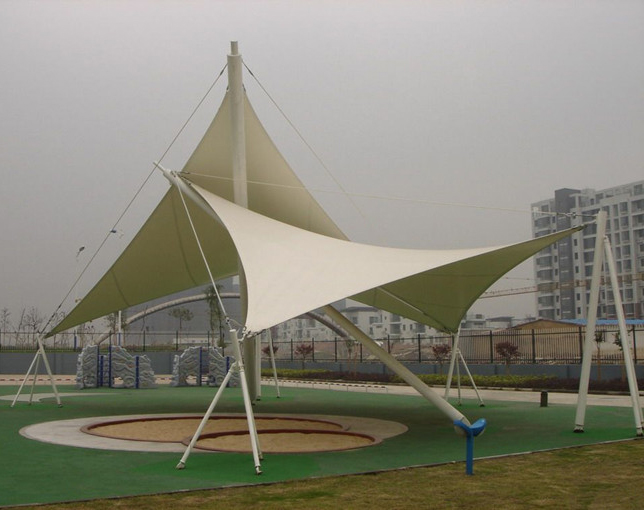 张拉索膜布局很适合造纸厂中的污水池加盖