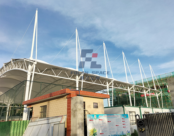 琼中膜布局足球场